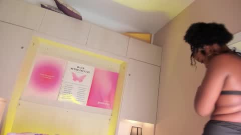 M A R A  online show from February 24, 2026, 12:03 pm