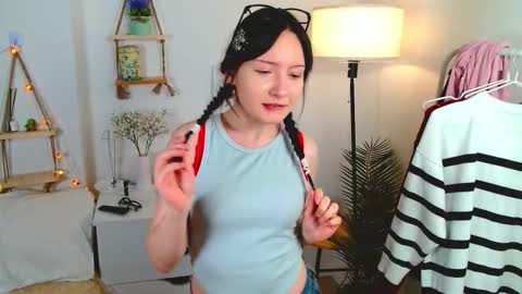 Snapshot of kira2kiss chatting on November 7, 2025, 7:47 pm Kira online show from November 7, 2025, 7:47 pm