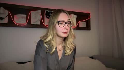 Snapshot of kira_dea_ chatting on November 15, 2025, 9:43 pm Kira Dea online show from November 15, 2025, 9:43 pm