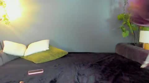 kira_exe online show from March 27, 2026, 11:32 am