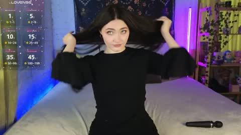 kira_jin online show from April 19, 2026, 6:35 am