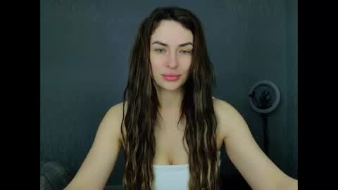 Kira love1 online show from April 18, 2026, 5:44 am