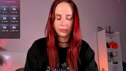 Kira online show from November 10, 2025, 5:23 pm