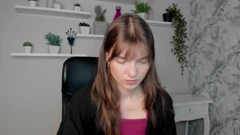 KIRA online show from May 26, 2026, 5:36 am