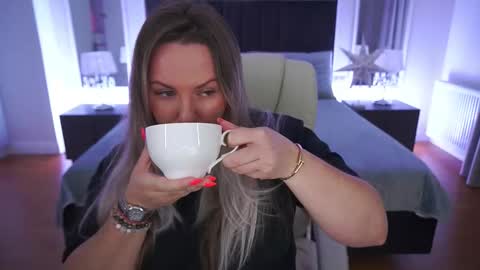 Kira online show from March 29, 2026, 7:58 pm