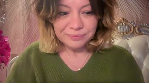 KiraDivine online show from February 9, 2026, 2:32 pm