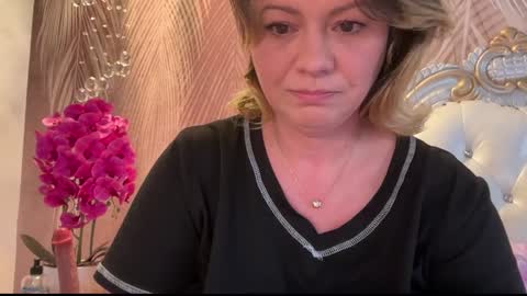 KiraDivine online show from February 28, 2026, 2:18 pm