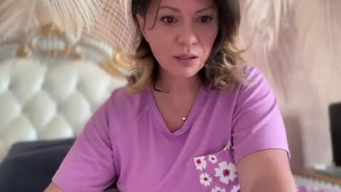 Snapshot of kiradivine chatting on April 24, 2026, 12:07 pm KiraDivine online show from April 24, 2026, 12:07 pm