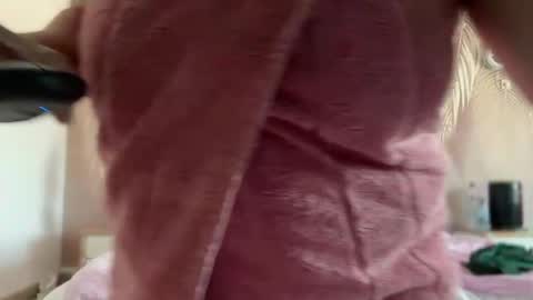Snapshot of kiradivine chatting on April 25, 2026, 1:41 pm KiraDivine online show from April 25, 2026, 1:41 pm