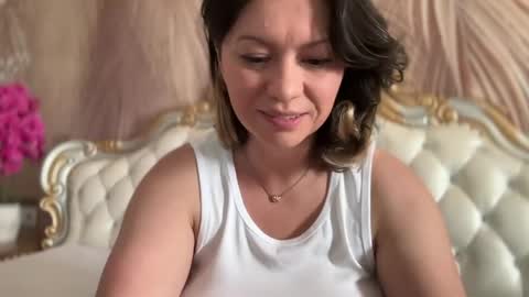 Snapshot of kiradivine chatting on May 22, 2026, 1:06 pm KiraDivine online show from May 22, 2026, 1:06 pm