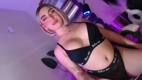 Snapshot of kiramillerxx chatting on September 10, 2025, 2:11 am Its your girl KIRA online show from September 10, 2025, 2:11 am