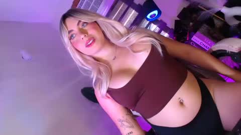 Snapshot of kiramillerxx chatting on October 4, 2025, 2:20 am Its your girl KIRA online show from October 4, 2025, 2:20 am