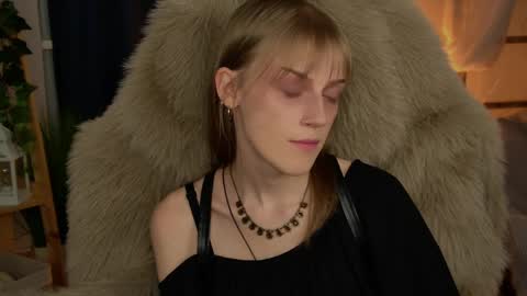 Kira online show from April 6, 2026, 11:38 pm