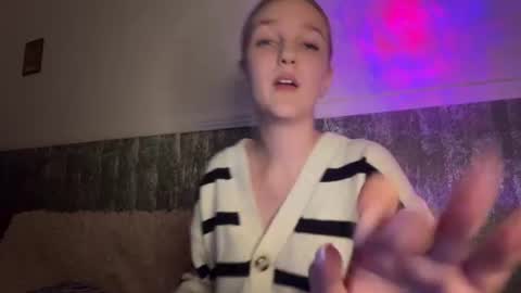  Luna  online show from July 13, 2026, 9:17 pm