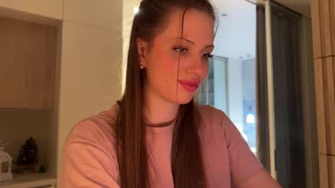 Kira online show from January 16, 2026, 3:16 pm