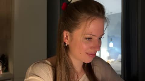 Kira online show from March 11, 2026, 1:28 pm