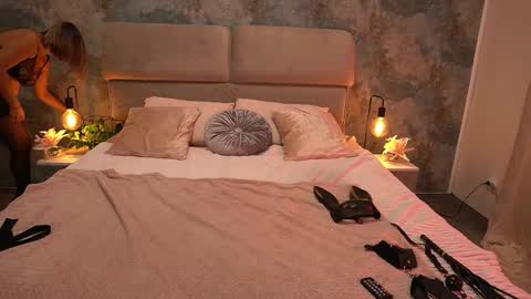 Kira online show from September 24, 2025, 6:55 pm