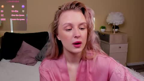 Kira online show from February 8, 2026, 1:09 am