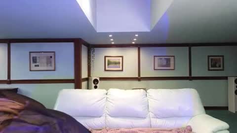  Kira  online show from December 19, 2025, 2:51 am