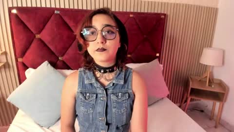 Samantha  Velvet online show from April 16, 2026, 8:09 pm