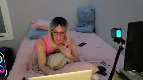 Snapshot of kirkcammerman1 chatting on January 5, 2025, 7:17 am Onya online show from January 5, 2025, 7:17 am