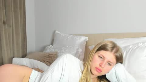 Kira online show from April 24, 2026, 8:22 pm