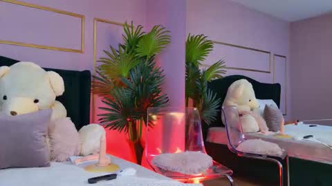 Kirra online show from November 22, 2025, 4:22 am