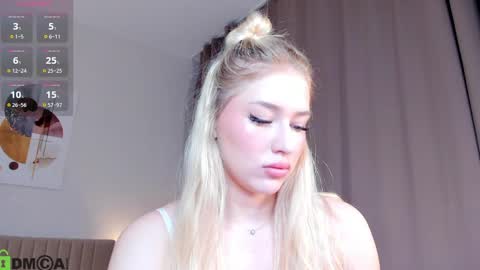 Chloe online show from March 30, 2026, 4:02 am