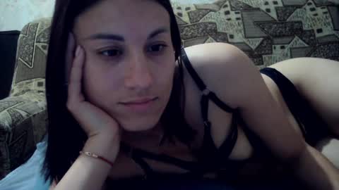kiss lovely  online show from May 10, 2026, 7:52 pm