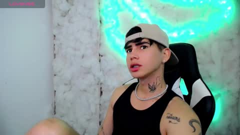 kiss_whitee online show from November 30, 2025, 10:58 pm