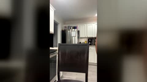 Snapshot of kissedbybee123 chatting on March 12, 2026, 4:29 am Bee online show from March 12, 2026, 4:29 am