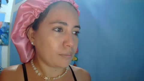 Snapshot of kissmelovejummy chatting on December 5, 2024, 6:33 pm Erika paul online show from December 5, 2024, 6:33 pm