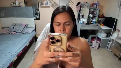 kissmeloves online show from March 9, 2026, 4:11 pm