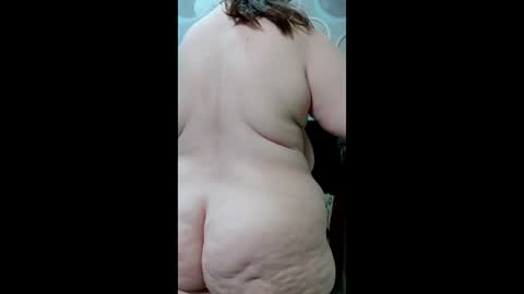 Snapshot of kissmycurvesxo chatting on May 29, 2026, 8:01 am Goddess online show from May 29, 2026, 8:01 am