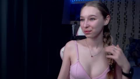 kitsuneyX online show from April 8, 2026, 1:05 am