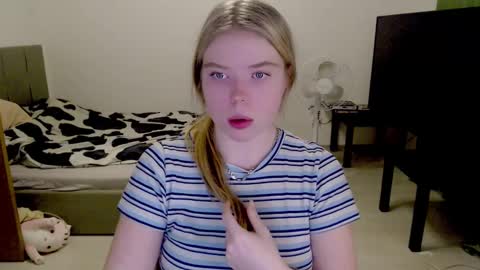 Jennyblonde and Emmabrunette online show from December 1, 2024, 10:43 pm