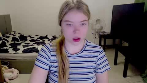 Jennyblonde and Emmabrunette online show from December 6, 2024, 10:16 am