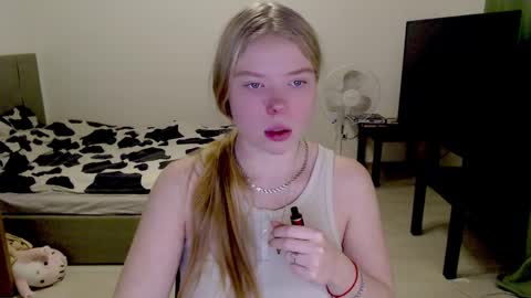 Jennyblonde and Emmabrunette online show from December 8, 2024, 6:06 pm