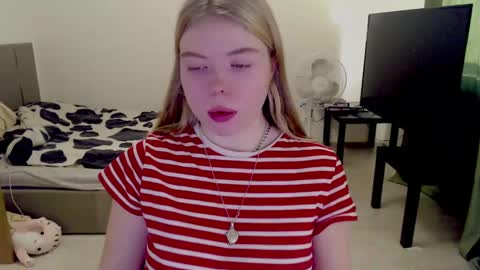 Jennyblonde and Emmabrunette online show from December 11, 2024, 10:58 am