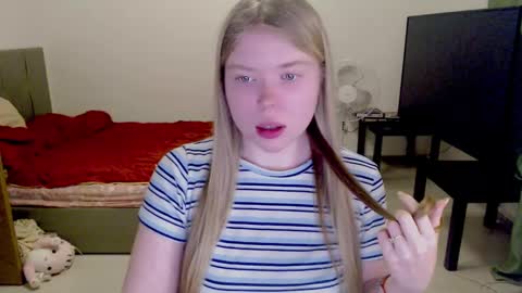 Jennyblonde and Emmabrunette online show from February 9, 2025, 12:39 am