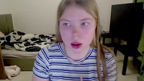 Jennyblonde and Emmabrunette online show from February 22, 2025, 1:00 am