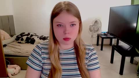 Jennyblonde and Emmabrunette online show from September 30, 2025, 11:37 am
