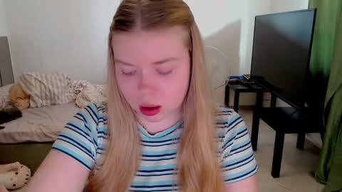 Jennyblonde and Emmabrunette online show from June 4, 2026, 1:50 pm