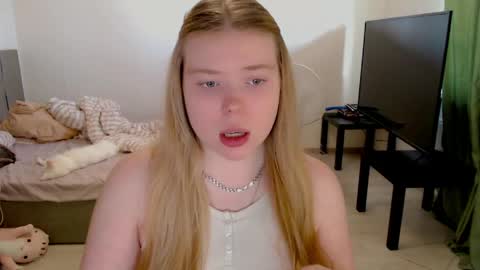 Snapshot of kitten_jenny01 chatting on June 6, 2026, 3:17 pm Jennyblonde and Emmabrunette online show from June 6, 2026, 3:17 pm