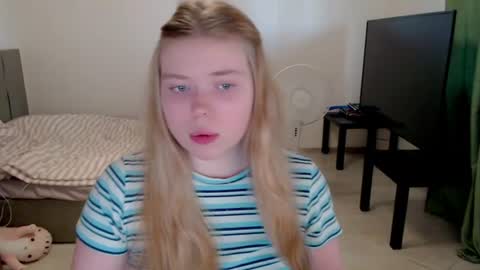Snapshot of kitten_jenny01 chatting on June 15, 2026, 5:48 pm Jennyblonde and Emmabrunette online show from June 15, 2026, 5:48 pm