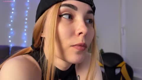 Snapshot of kittie_bear chatting on March 14, 2026, 5:51 pm Veronica online show from March 14, 2026, 5:51 pm