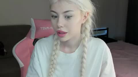 Snapshot of kitty0u0 chatting on January 13, 2026, 9:14 am erika 3 online show from January 13, 2026, 9:14 am