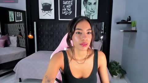Snapshot of kitty_collins_ chatting on September 16, 2025, 11:11 am Kitty online show from September 16, 2025, 11:11 am