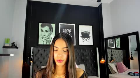Snapshot of kitty_collins_ chatting on September 17, 2025, 10:06 am Kitty online show from September 17, 2025, 10:06 am