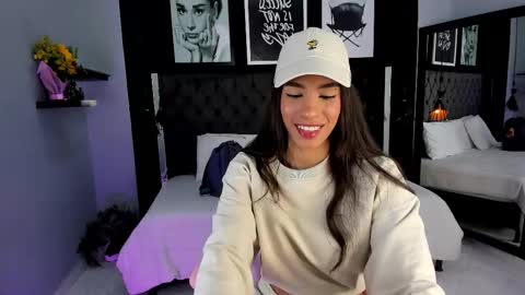 Snapshot of kitty_collins_ chatting on September 24, 2025, 10:29 am Kitty online show from September 24, 2025, 10:29 am